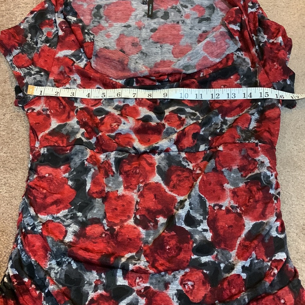 Maurice’s Black/Red Rose Patterned Drape Neck Short Sleeve Top Women’s Large - Picture 5 of 6